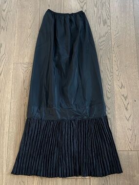 Opera Vintage Black pleated ruffle hem pleated maxi skirt whimsy goth size xs-s